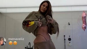 Khloe Kardashian Porn - Khloe Kardashian posts nude video in response to leaking of un-Photoshopped  bikini picture | Marca