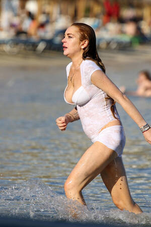 lindsay lohan topless beach boobs - Lindsay Lohan wet boobs pics Porn Pictures, XXX Photos, Sex Images #3652753  - PICTOA