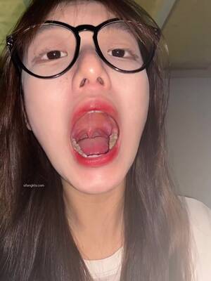Chinese Tongue Porn - Chinese glasses girl uvula_7 - ThisVid.com em inglÃªs