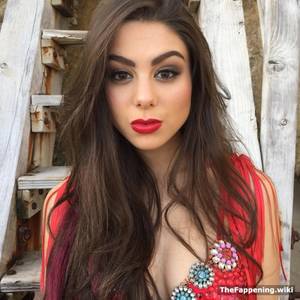 Kira Kosarin Porn Real - ... point for a lot of her pictures, and thatÃ¢â‚¬â„¢s really not a bad thing  since itÃ¢â‚¬â„¢s just so damned squeezable. She even got up to a hijinks with  her ...