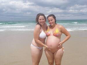 beach pregnant xxx - Pregnant with a girlfriend on the beach Foto Porno - EPORNER