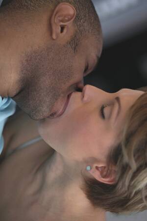 close up interracial kiss - Interracial Kissing Porn Pics & Naked Photos - PornPics.com