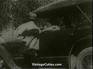 1920s Vintage Porn Piss - Peeing Girls Fucked by Driver in Nature (1920s Vintage) | xHamster