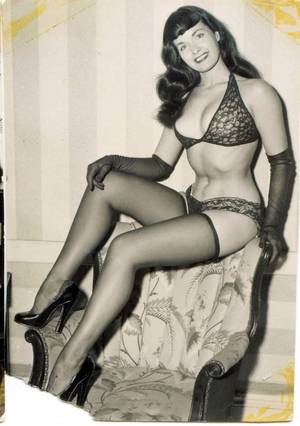 Bettie Page Smoking Porn - A gorgeous, old Bettie Page photo found recently. It's even torn in the  bottom