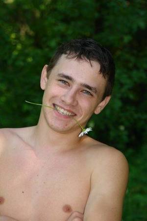 Mike 18 Gay Porn - Cute smiling shirtless 19 year old twink ...