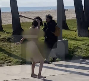 naked in venice beach - Completely Naked Woman With Spiked Bat Goes On Venice Beach Rampage |  STR8UPGAYPORN