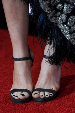 Anne Hathaway Feet Porn - Share, rate and discuss pictures of Anne Hathaway's feet on wikiFeet - the  most comprehensive celebrity feet database to ever have existed.