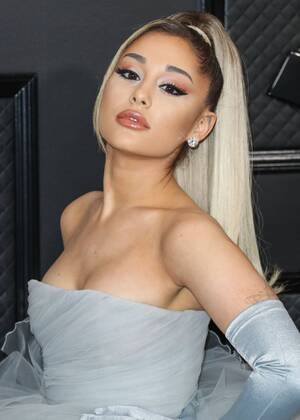 Ariana Grande Hot Porn - Ariana Grande Braless Pictures: Photos of Her Without A Bra