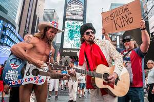Billy Ray Cyrus Pornhub - Billy Ray Cyrus Invades Times Square With the Naked Cowboy