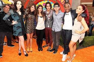Ariana Grande Victoria Justice Sex - Victorious' Cast Reunite For Show's Tenth Anniversary