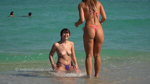 babe beach topless - Beach Babe topless at the non-nude beach!! - XVIDEOS.COM