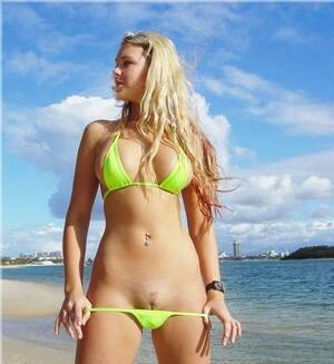 beach girl taking off bikini topless - Gorgeous blonde takes off her bikini by the beach - Naked Girls Blog