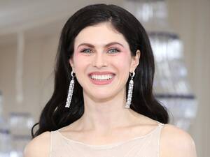 Alexandra Daddario - See Fans' Controversial Comments on Alexandra Daddario's Naked Selfie â€“  SheKnows