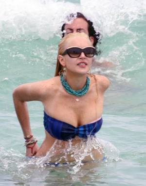 lindsay lohan topless beach boobs - Lindsay Lohan Blue Bikini Boob-Slip Candid Photos From Miami - Young chick  gets nailed