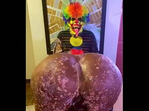 clown girl sucking dick - Clown gets dick sucked for his birthday - XNXX.COM