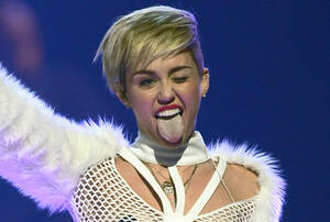 Miley Cyrus Backstage Sex Tape - Miley Cyrus Mocks the Government Shutdown and VMAs on 'SNL'