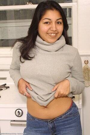 chubby latina pussy in jeans - First chubby latina amateur - XXX Dessert