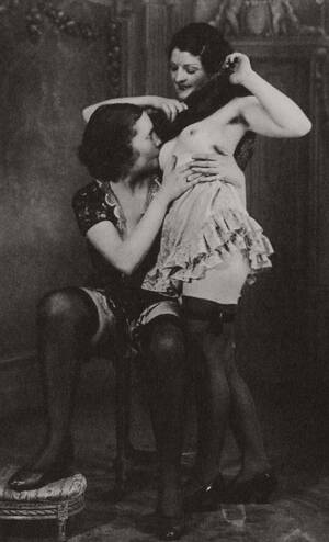 classic lesbian erotica - classic-vintage-lesbian-erotic-nude-french-postcard-1930s-