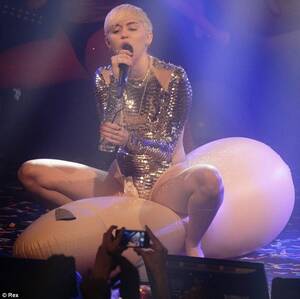 Mature Pussy Miley Cyrus - Miley Cyrus Performs With A Giant Blow-Up Pen!s At London's G-A-Y Â»  Naijaloaded