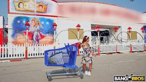 Hot Sexy Midget Porn - Fucking a hot sexy midget outside - PornDig.com