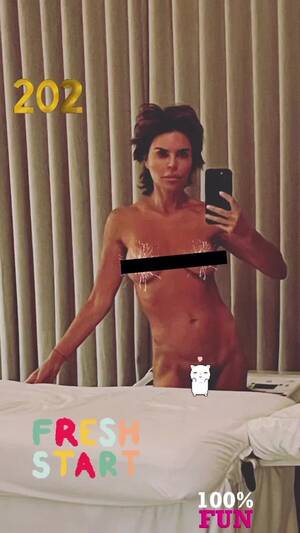 lisa rinna pregnant nude - RHOBH's Lisa Rinna branded 'mega MILF' as she strips naked for eye-popping  snap - Daily Star