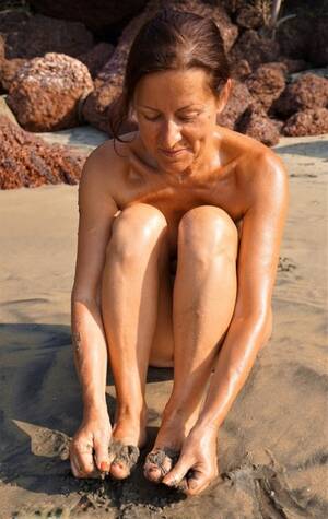 naked feet beach - Mature Feet Porn Pics & MILF Sex Photos - IdealMilf.com