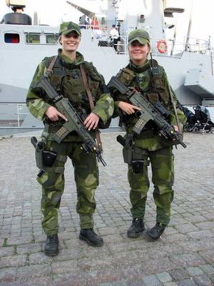 Mexican Army Girl Porn - Swedish soldiers with their AKC's.
