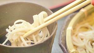 demonstrates chopsticks - 