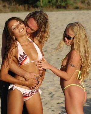 beach threesome ffm - Sultry chicks have a passionate FFM threesome on the beach Porn Pictures,  XXX Photos, Sex Images #2510288 - PICTOA