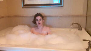 bathtub orgasm - Ivy de la Courte - Bubble Bath Orgasm: Beautiful Agony - ManyVids