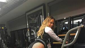 Mariah Carey Xxx Porn - Mariah Carey Wearing Fishnet And Stilettos To The Gym Is So Mariah