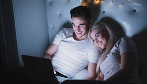 Benefits Of Porn - 3 Benefits of Watching Porn With Your Partner - lifeberrys.com