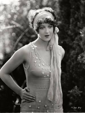 low 20s porn - Natalie Kingston, 1927, in classic flapper attire.
