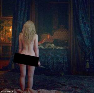 Elle Fanning Porn - Elle Fanning and Nicholas Hoult get VERY steamy in period drama The Great |  Daily Mail Online