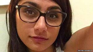 Muslim Women Porn Stars - Mia Khalifa, a Lebanon-born porn star, is getting 'scary' death threats -  BBC News
