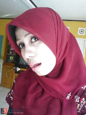Malay Hijab Porn - Malay wifey with kain batik and hijab