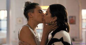 Ariel Lesbian Porn Captions - Selena Gomez Lesbian Scene in Only Murders in the Building - Celebrity  Movie Blog