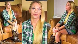 amateur milf casting - Amateur mommy gets naughty on casting couch - XVIDEOS.COM