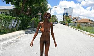 Black Women Public Porn - Black Woman Naked and Barefoot in Public - 26 photos