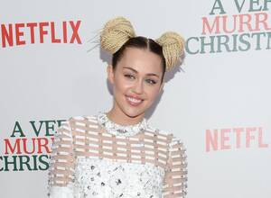 Miley Cyrus Pregnant Porn - Miley Cyrus cleans up; 'Star Wars Day'; porn star pregnant with Drake?: AM  Buzz - syracuse.com