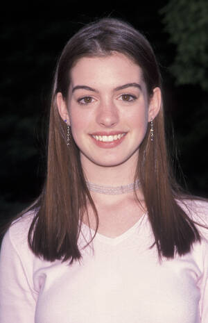 anne hathaway upskirt no panties - Anne Hathaway Inadvertently Exposed A Sad Reality For Girls Everywhere