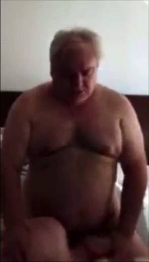 Chub Daddy Porn - Chub Daddy facefucks twink - ThisVid.com