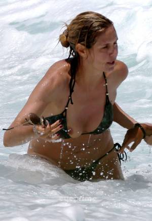 nip beach - Heidi Klum: Heidi Klum - Nipple slip on the beach in Honolulu, showing sexy  ass ADDS