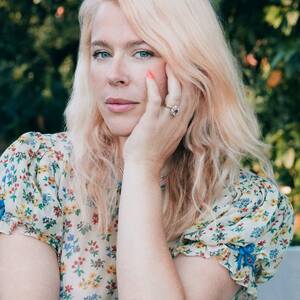 bbw blonde big tits forced - I could not get out of Britain fast enough': Amanda de Cadenet on tabloid  bullies, teenage fame and making it in the US | Women | The Guardian