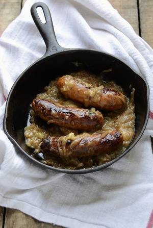 Food Bangers Mandy - British Pub Food: Bangers and Mash with Onion Gravy
