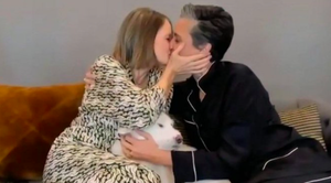 Jodie Foster Lesbian - Jodie Foster celebrates Golden Globe by kissing her wife â€“ Baltimore OUTloud