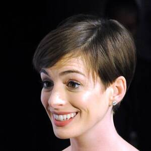 anne hathaway upskirt nude - The Exact Moment Anne Hathaway Heard About Her Naked Upskirt Picture