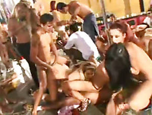 Brazil Carnival Fuck - Crazy Brazilian Carnival Orgy