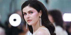 Alexandra Daddario Porn Cations - Alexandra Daddario Posed In The Nude On IG, And Fans Went Bonkers