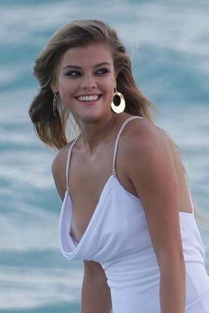 courtney bingham bikini malfunction in beach - Love the smile